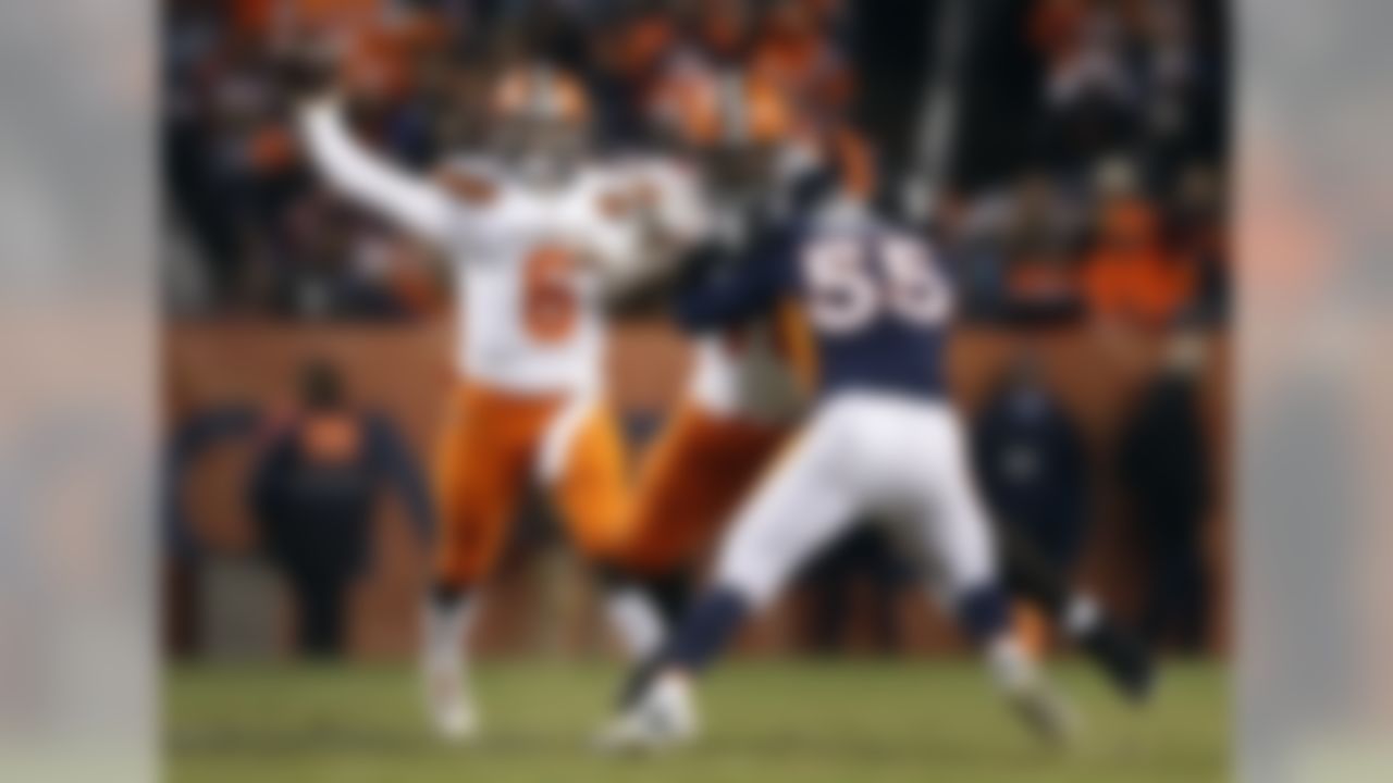 Cleveland Browns quarterback Baker Mayfield (6) throws as Denver Broncos outside linebacker Bradley Chubb (55) pursues during the second half of an NFL football game, Saturday, Dec. 15, 2018, in Denver. (AP Photo/Jack Dempsey)