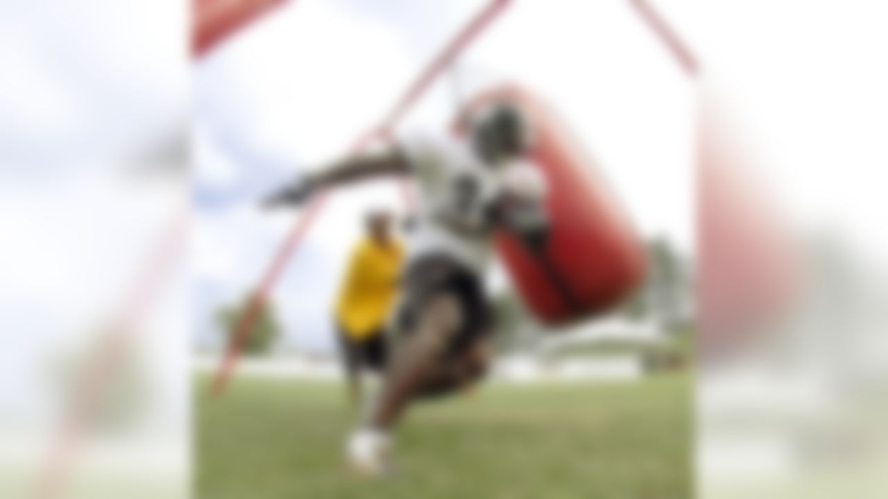 Pittsburgh Steelers running back Rashard Mendenhall runs past a giant blocking dummy during drills at the NFL football team's training camp in Latrobe, Pa., Wednesday, Aug. 4, 2010. (AP Photo/Keith Srakocic)