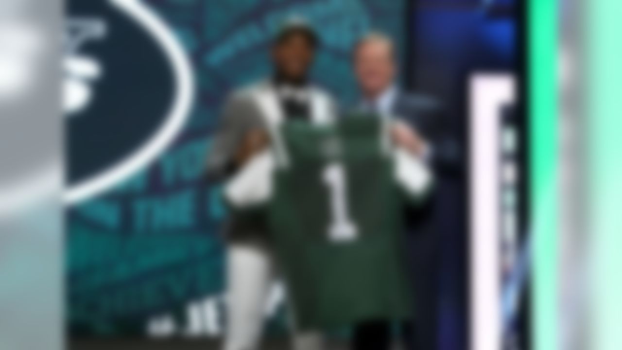 Ohio State linebacker Darron Lee poses for photos with NFL commissioner Roger Goodell after being selected by New York Jets during the 2016 NFL Draft at the Auditorium Theatre on Thursday, April 28, 2016 in Chicago. (Perry Knotts/NFL)