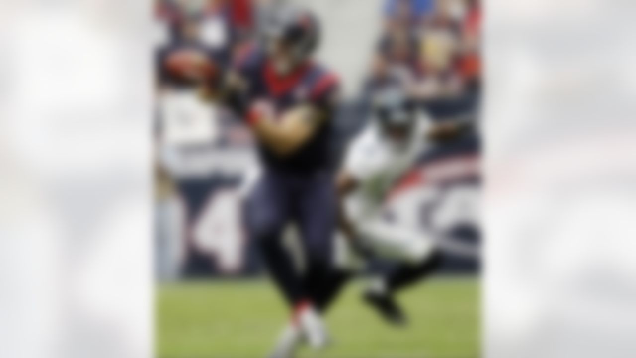 Houston Texans' Owen Daniels (81) makes a catch ahead of Jacksonville Jaguars' Derek Cox (21) during the second quarter of an NFL football game, Sunday, Nov. 18, 2012, in Houston. (AP Photo/Patric Schneider)