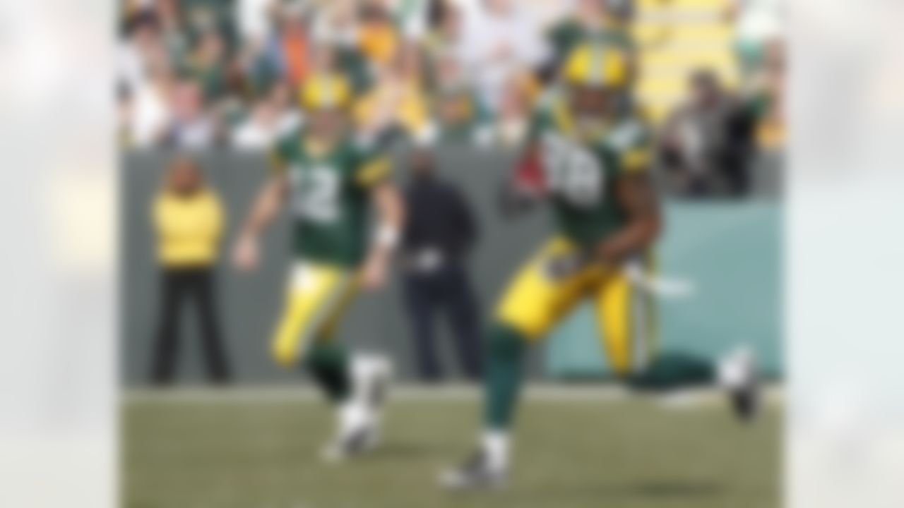 Green Bay Packers' Jermichael Finley (88) catches a pass from Aaron Rodgers (12) during the first half of an NFL football game against the San Francisco 49ers Sunday, Nov. 22, 2009, in Green Bay, Wis. (AP Photo/Morry Gash)