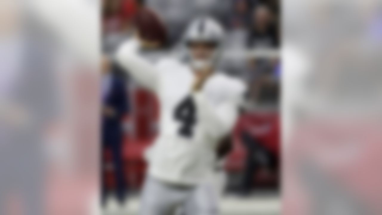 Oakland Raiders quarterback Derek Carr warms up prior to the team's NFL preseason football game against the Arizona Cardinals, Saturday, Aug. 12, 2017, in Glendale, Ariz. (AP Photo/Rick Scuteri)