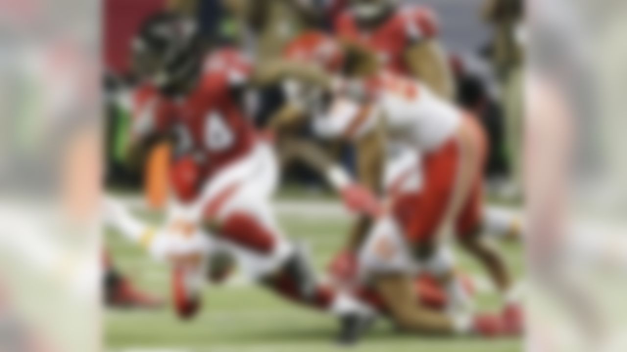 Atlanta Falcons running back Devonta Freeman (24) runs against Kansas City Chiefs inside linebacker Ramik Wilson (53) during the first half of an NFL football game, Sunday, Dec. 4, 2016, in Atlanta. (AP Photo/Chuck Burton)