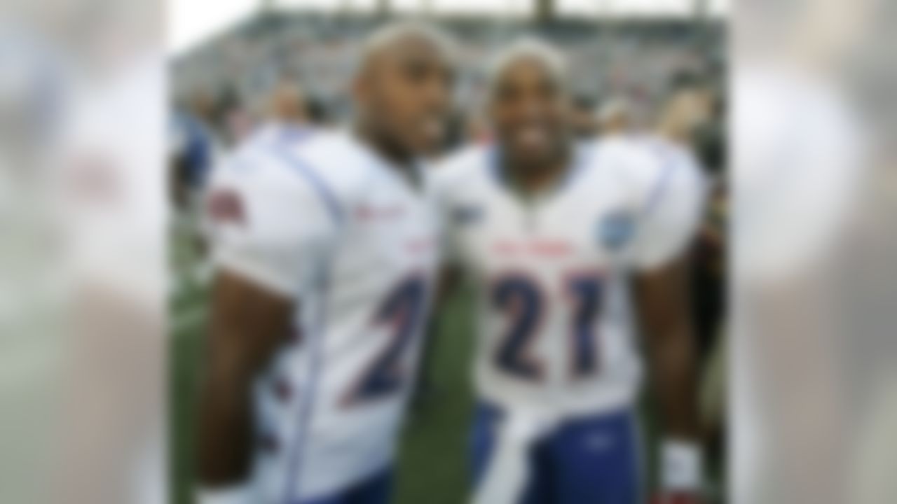 Tiki Barber and twin Ronde look out for each other on and off field