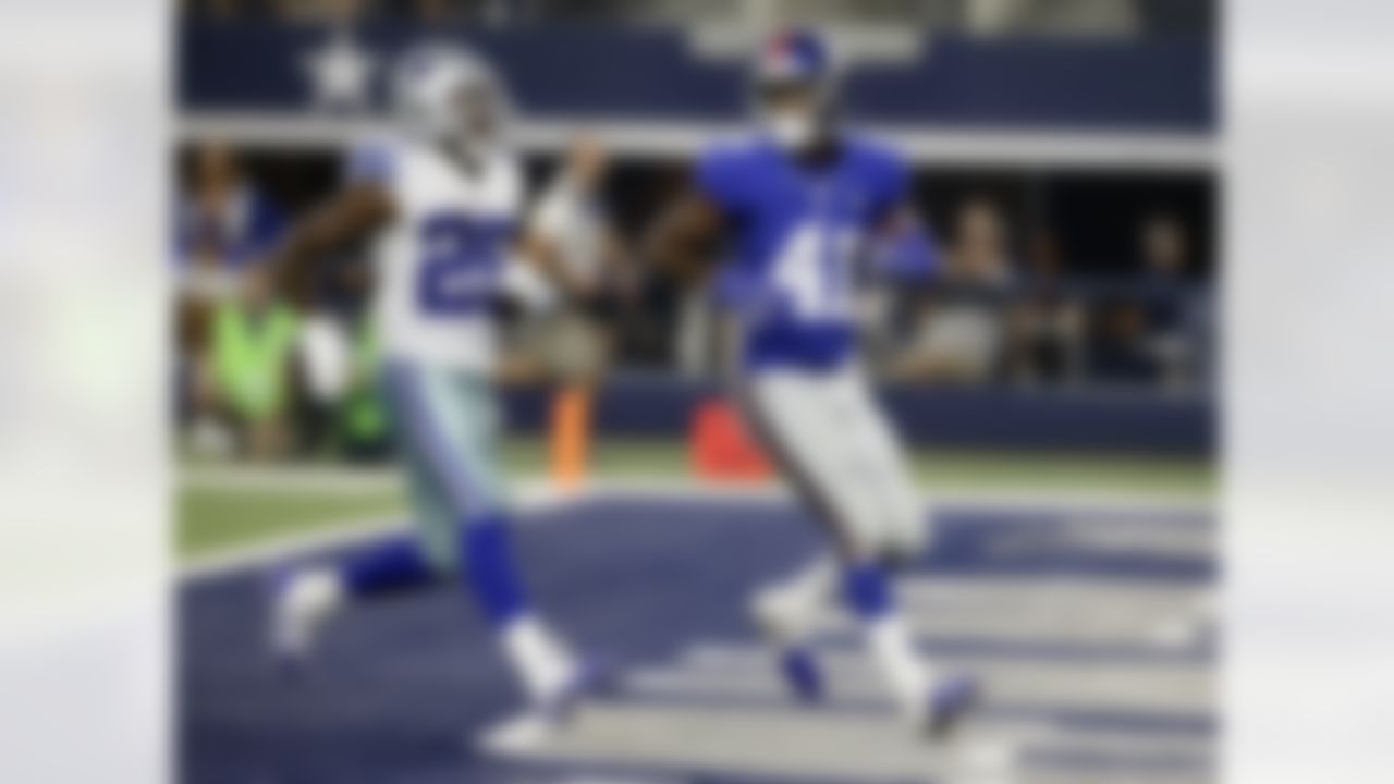 New York Giants cornerback Dominique Rodgers-Cromartie (41) makes a touchdown past Dallas Cowboys running back Lance Dunbar (25) after recovering a fumble by Dallas Cowboys wide receiver Cole Beasley during the first half of an NFL football game Sunday, Sept. 13, 2015, in Arlington, Texas. (AP Photo/Tony Gutierrez)