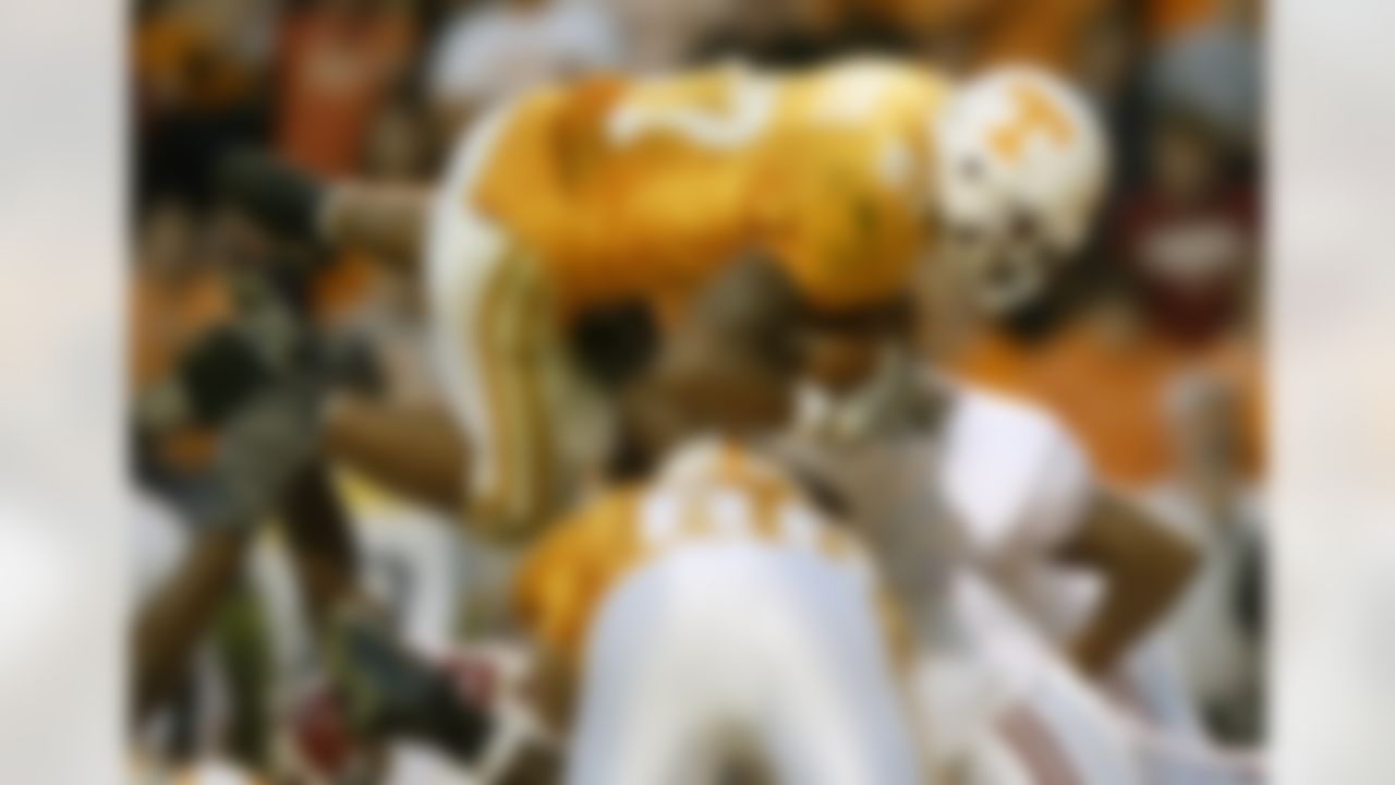 Tennessee tailback Arian Foster (27) leaps for a touchdown in their 16-13 win over Alabama in their college football game, Saturday, Oct 21, 2006 in Knoxville, Tenn.(AP Photo/Wade Payne)