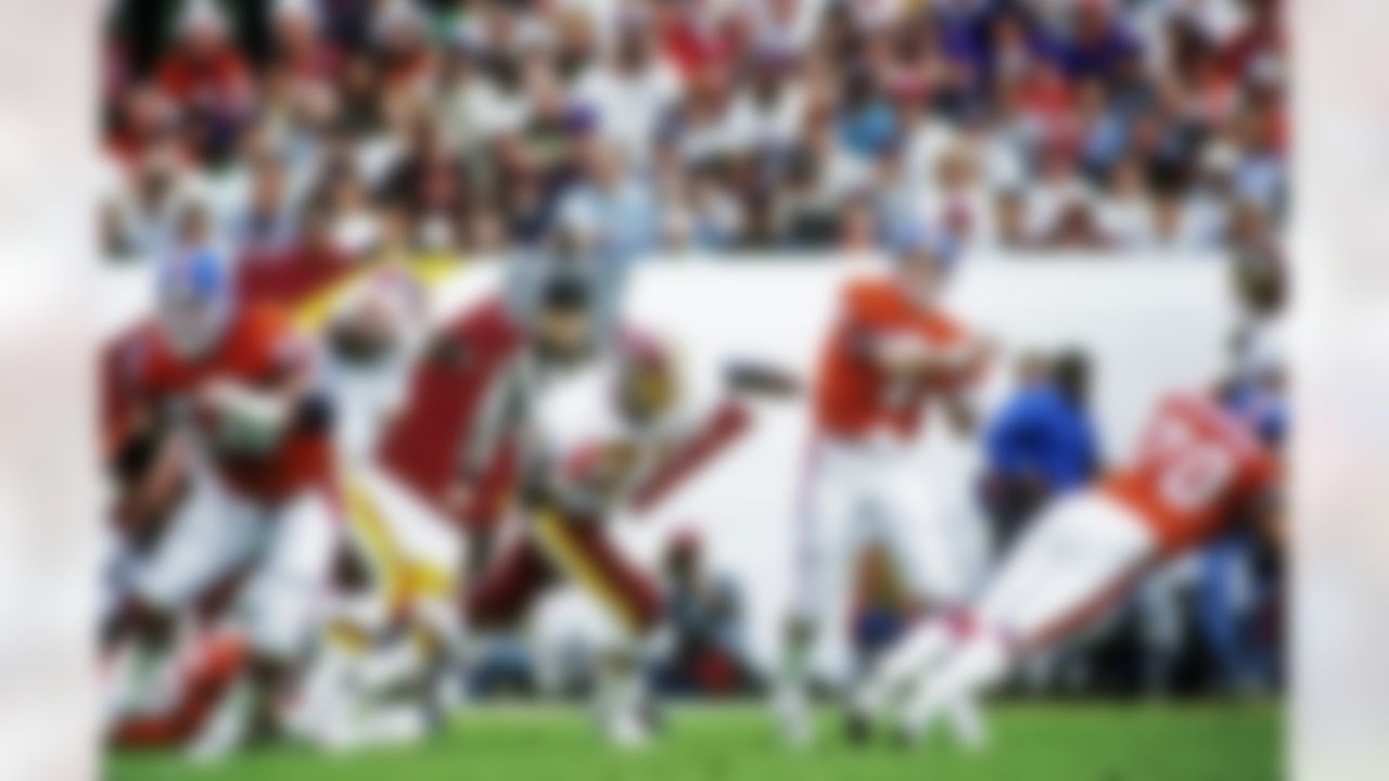 Denver Broncos Hall of Fame quarterback John Elway (7) heaves a pass during Super Bowl XXII, a 42-10 loss to the Washington Redskins on January 31, 1988, at Jack Murphy Stadium in San Diego, CA. (National Football League)
