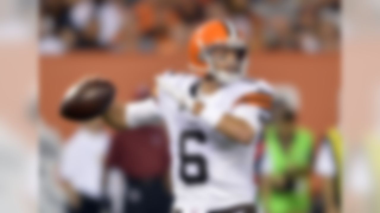 Cleveland Browns quarterback Brian Hoyer passes against the Chicago Bears in the first quarter of a preseason NFL football game Thursday, Aug. 28, 2014, in Cleveland. (AP Photo/David Richard)