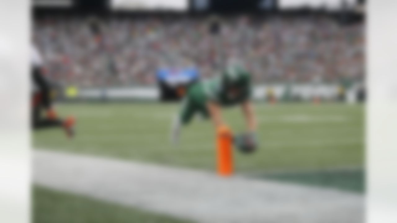 New York Jets wide receiver Braxton Berrios (10) dives for a touchdown during an NFL football game against the Tampa Bay Buccaneers on Sunday, January 2, 2022 in East Rutherford, New Jersey.