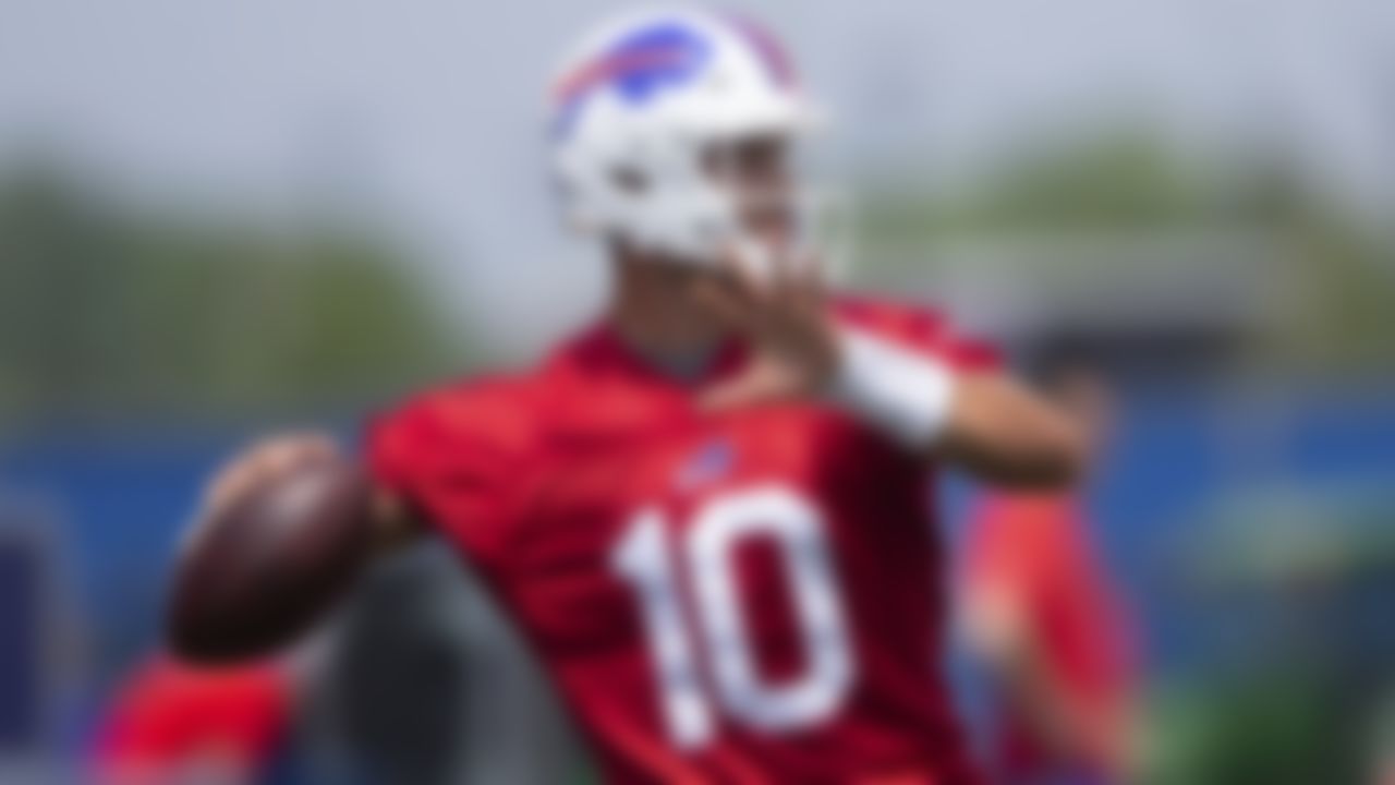 Buffalo Bills quarterback Mitchell Trubisky (10) looks to pass during NFL football practice Tuesday, May 25, 2021, in Buffalo, N.Y.