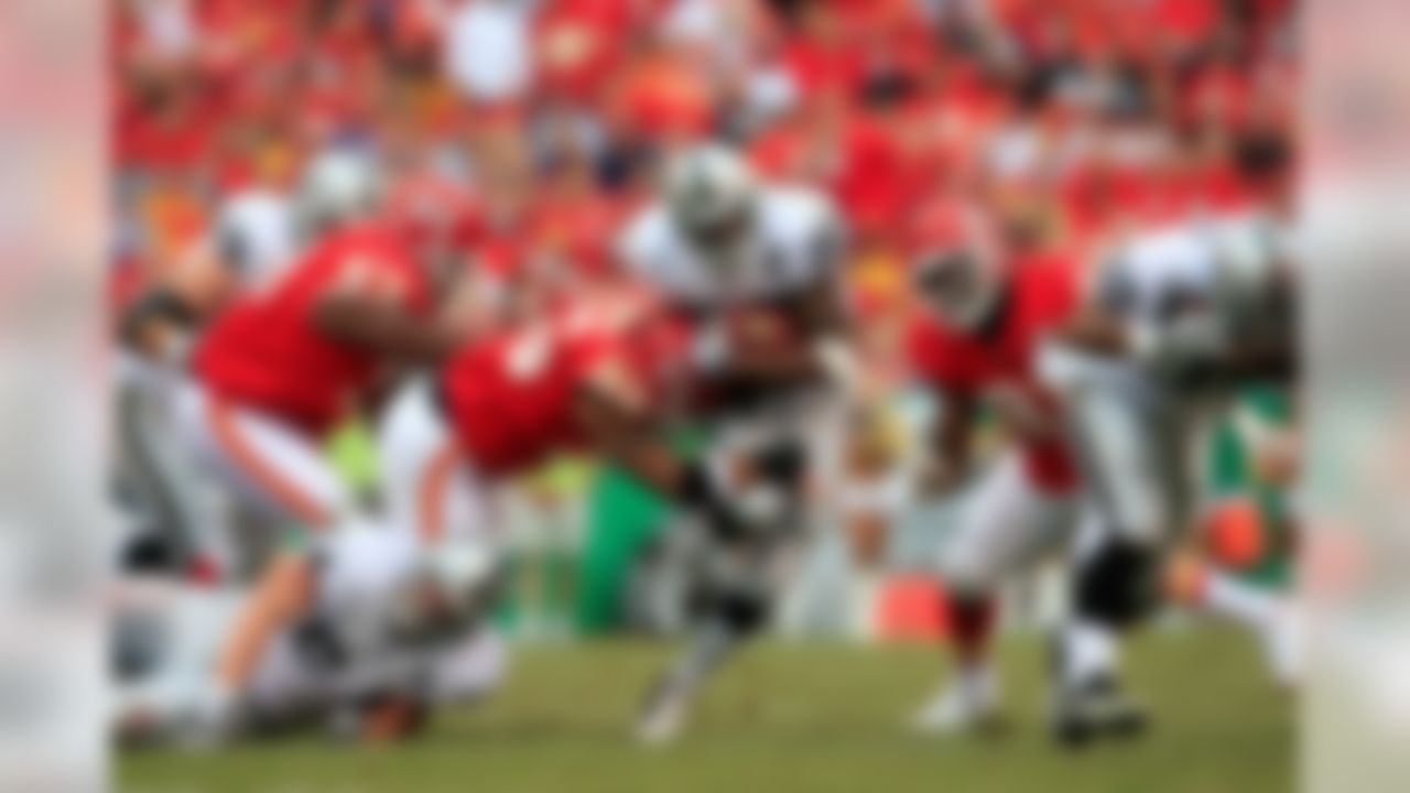 KANSAS CITY, MO - SEPTEMBER 14:  Darren McFadden #20 of the Oakland Raiders carries the ball as Derrick Johnson #56 of the Kansas City Chiefs defends during the first half fo the game on September 14, 2008 at Arrowhead Stadium in Kansas City, Missouri.  (Photo by Jamie Squire/Getty Images)