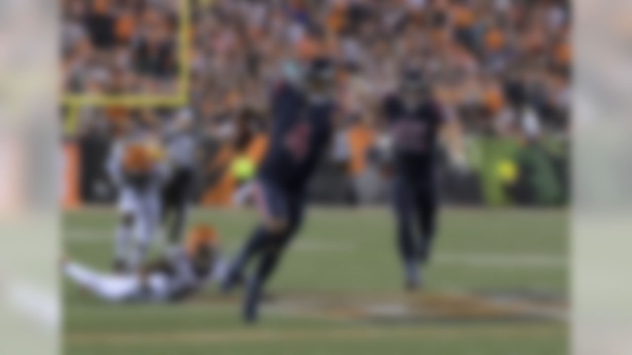 Houston Texans quarterback Deshaun Watson (4) carries the ball on a 49-yard touchdown run in the second quarter against the Cincinnati Bengals during a NFL football game in Cincinnati on Thursday, September 14, 2017. (Kirby Lee/NFL)