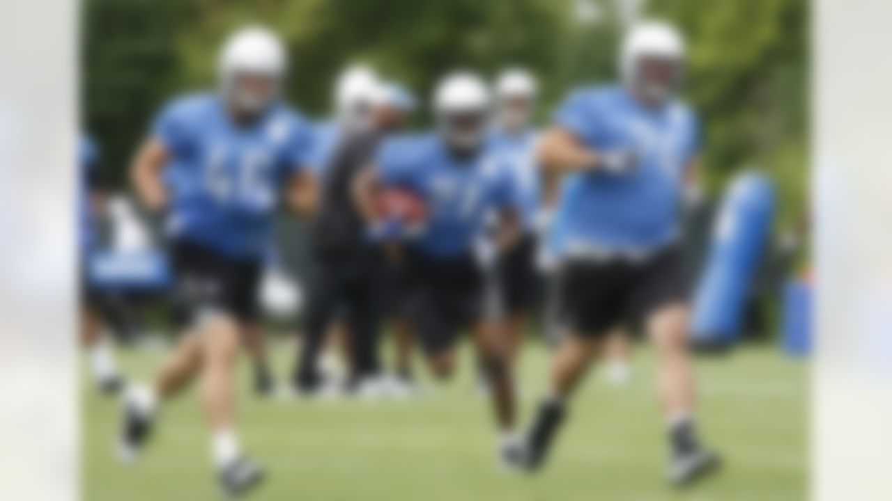 Detroit Lions running back Aaron Brown, center, practices during NFL football minicamp at the teams' training facility in Allen Park, Mich., Thursday, June 24, 2010. (AP Photo/Carlos Osorio)