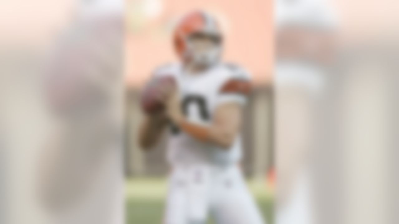 CLEVELAND - AUGUST 11:  Quarterback Brady Quinn #10 of the Cleveland Browns passes the football during warm ups prior to the game against the Kansas City Chiefs at Cleveland Browns Stadium August 11, 2007 in Cleveland, Ohio.  (Photo by Scott Boehm/Getty Images)