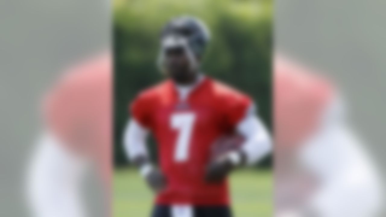 Philadelphia Eagles quarterback Michael Vick waits to run a drill during organized team activities at the Eagles' NFL football practice facility, Tuesday, May 25, 2010, in Philadelphia. (AP Photo/Matt Slocum)