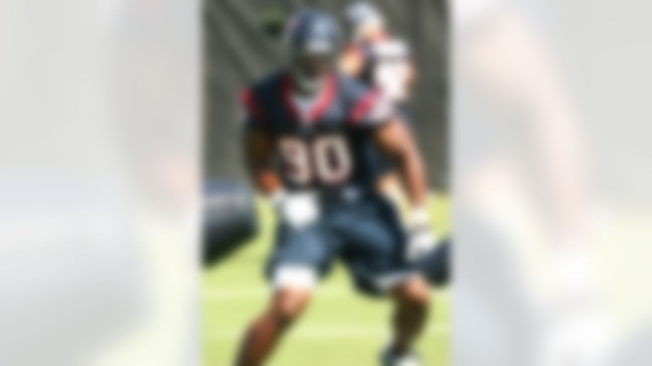 HOUSTON - MAY 09:  Defensive end Mario Williams #90 of the Houston Texans runs drills during a morning practice session May 9, 2008 in Houston, Texas.  (Photo by Bob Levey/Getty Images)