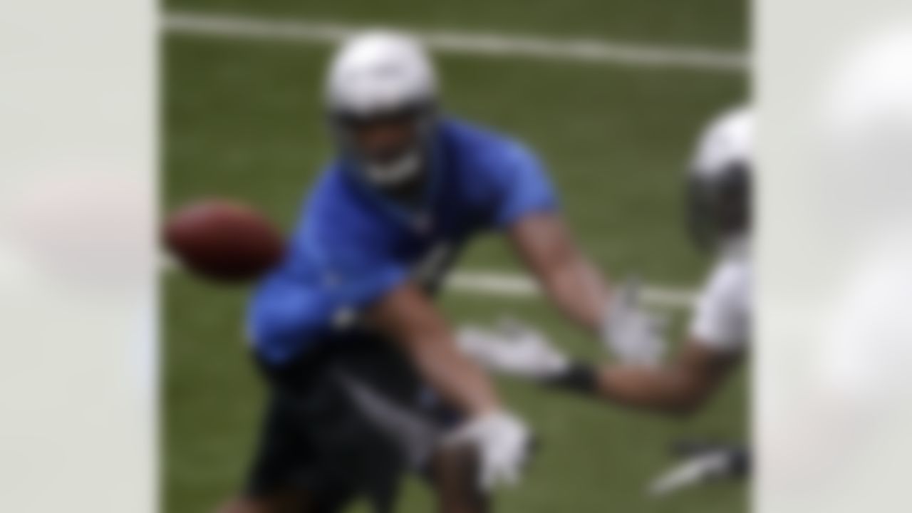 ALLEN PARK, MI - MAY 01:  Brandon Pettigrew #84 of the Detroit Lions tries to catch a pass during rookie orientation camp at the Detroit Lions Headquarters and Training Facility on May 1, 2009 in Allen Park, Michigan.  (Photo by Gregory Shamus/Getty Images)