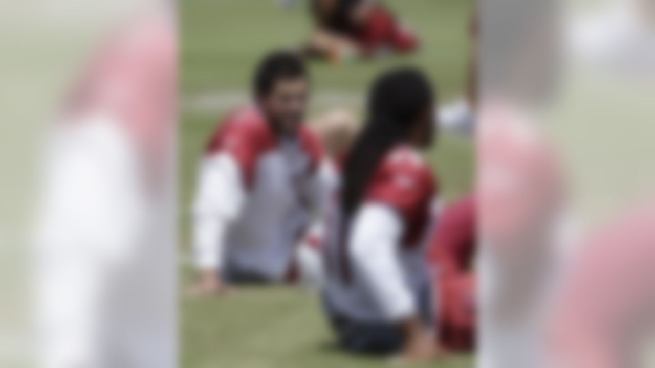 Arizona Cardinals' Matt Leinart, left, talks with Larry Fitzgerald as they stretch during minicamp practice at the NFL football team's training facility Monday, June 7, 2010, in Tempe, Ariz. (AP Photo/Ross D. Franklin)