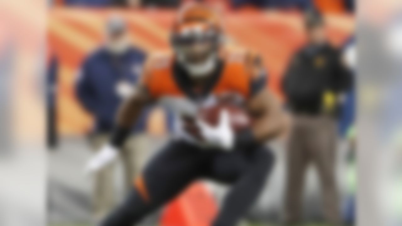 Giovani Bernard was a top pickup last week following Joe Mixon's concussion, and the former fantasy stud delivered in his opportunity. Despite only receiving 11 carries as the Bengals trailed for pretty much the entire game, Bernard racked up 130 total yards thanks to six catches for 68 yards. If Mixon remains sidelined next week, Bernard will once again be a strong RB2 against the Minnesota Vikings. If Mixon returns, though, Bernard will likely be relegated to the fantasy bench as this offense can barely sustain one fantasy back, let alone two. (Percent owned: 27.7)