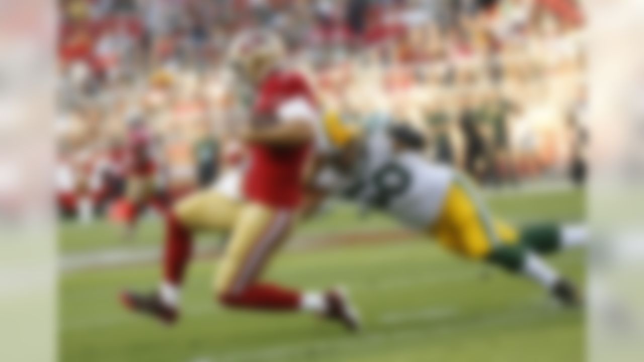 San Francisco 49ers quarterback Blaine Gabbert, left, runs with the ball before being stopped by Green Bay Packers inside linebacker Blake Martinez during the first half of an NFL preseason football game Friday, Aug. 26, 2016, in Santa Clara, Calif. (AP Photo/Tony Avelar)