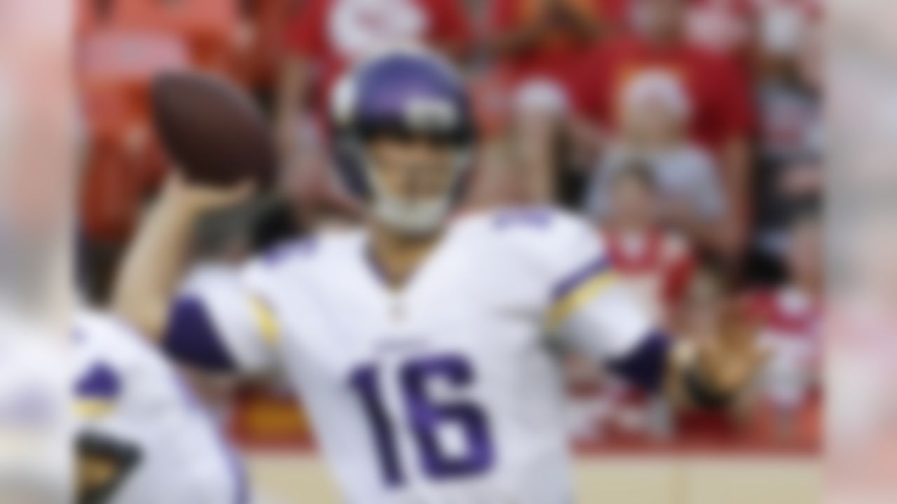 Minnesota Vikings quarterback Matt Cassel throws a pass against the Kansas City Chiefs during the first half of an NFL preseason football game in Kansas City, Mo., Saturday, Aug. 23, 2014. (AP Photo/Charlie Riedel)