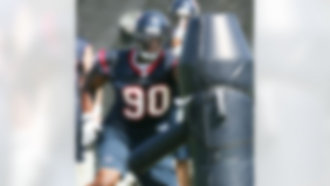 HOUSTON - MAY 09:  Defensive end Mario Williams #90 of the Houston Texans runs drills during a morning practice session May 9, 2008 in Houston, Texas.  (Photo by Bob Levey/Getty Images)