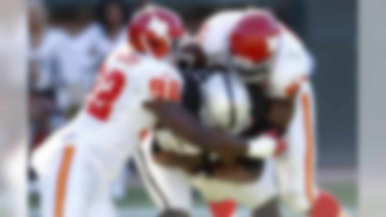 Oakland Raiders quarterback JaMarcus Russell, center, is sacked by Kansas City Chiefs defensive end Wallace Gilberry (92) and defensive end Tamba Hali (91) in the second quarter of an NFL football game in Oakland, Calif., Sunday, Nov. 15, 2009. (AP Photo/Ben Margot)