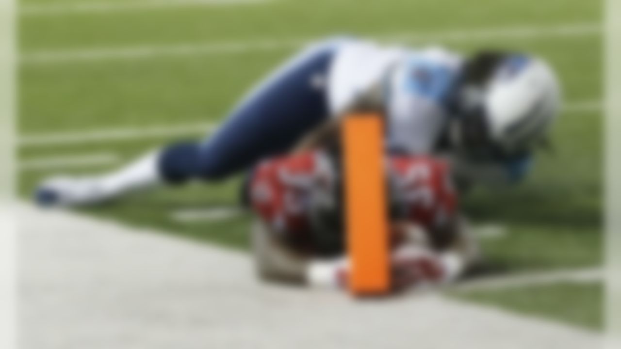 Atlanta Falcons running back Antone Smith (35) scores a touchdown on Tennessee Titans strong safety Daimion Stafford (39) during the first half of an NFL football preseason game , Friday, Aug. 14, 2015, in Atlanta. (AP Photo/John Bazemore)