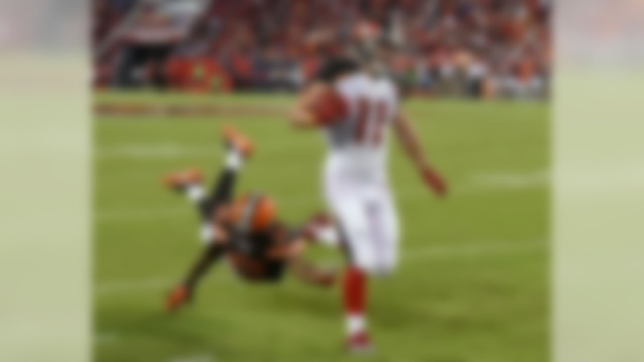 Tampa Bay Buccaneers' Adam Humphries (11) outruns Cleveland Browns' Marlon Moore (15) to score on a 73-yard punt return during the first quarter of an NFL preseason football game Friday, Aug. 26, 2016, in Tampa, Fla. (AP Photo/Jason Behnken)