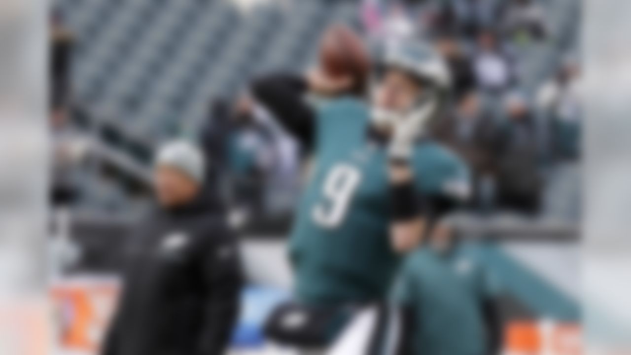 Philadelphia Eagles' Nick Foles warms up before an NFL football game against the Dallas Cowboys, Sunday, Dec. 31, 2017, in Philadelphia. (AP Photo/Chris Szagola)