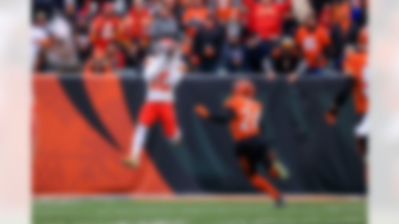Kansas City Chiefs wide receiver Tyreek Hill (10) tries to make a catch as he is defended by Cincinnati Bengals strong safety Vonn Bell (24) during an NFL football game on Sunday, January 2, 2022 in Cincinnati, Ohio.
