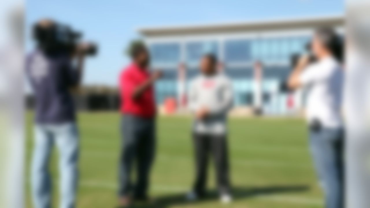 Ladainian Tomlinson of the NFL Network interviews Tampa Bay Buccaneers running back Doug Martin at the Buccaneers training facility. (Jason Turner/Tampa Bay Buccaneers)