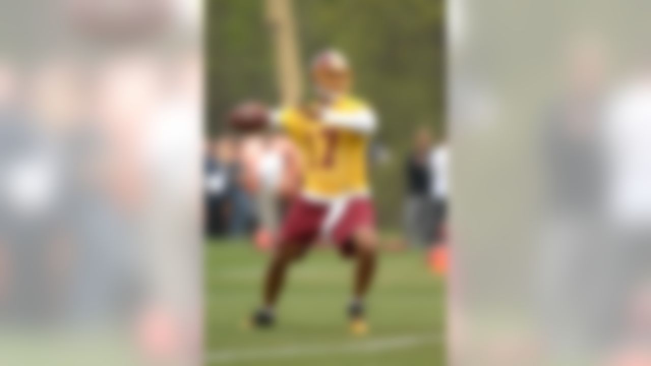 ASHBURN, VA - MAY 1:  Jason Campbell #17 of the Washington Redskins throws a pass during minicamp on May 1, 2009 at Redskins Park in Ashurn, Virginia.   (Photo by Mitchell Layton/Getty Images)