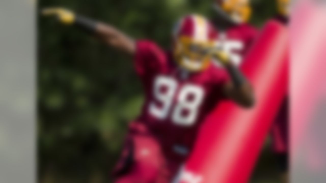 Washington Redskins linebacker Brian Orakpo takes part in a drill during the NFL football team's training camp on Thursday, Aug. 4, 2011, in in Ashburn, Va. (AP Photo/Evan Vucci)