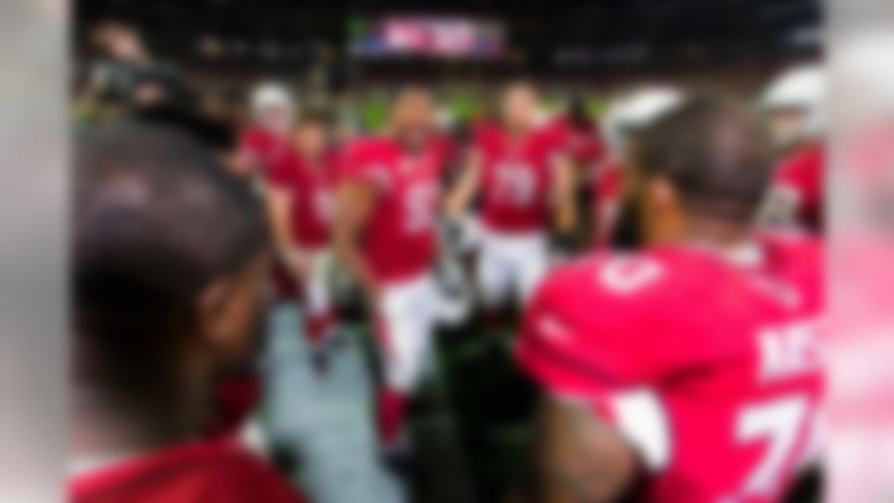 Arizona Cardinals defensive end Calais Campbell (93) pumps up the team before the NFL regular game against the Cincinnati Bengals on Sunday, Nov. 22, 2015 in Glendale, AZ. (Ric Tapia/NFL)