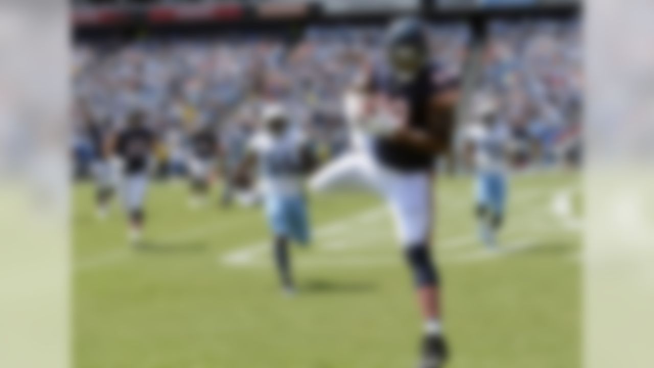 Chicago Bears tight end Dion Sims (88) catches a 1-yard touchdown pass against the Tennessee Titans in the first half of an NFL football preseason game Sunday, Aug. 27, 2017, in Nashville, Tenn. (AP Photo/Mark Zaleski)