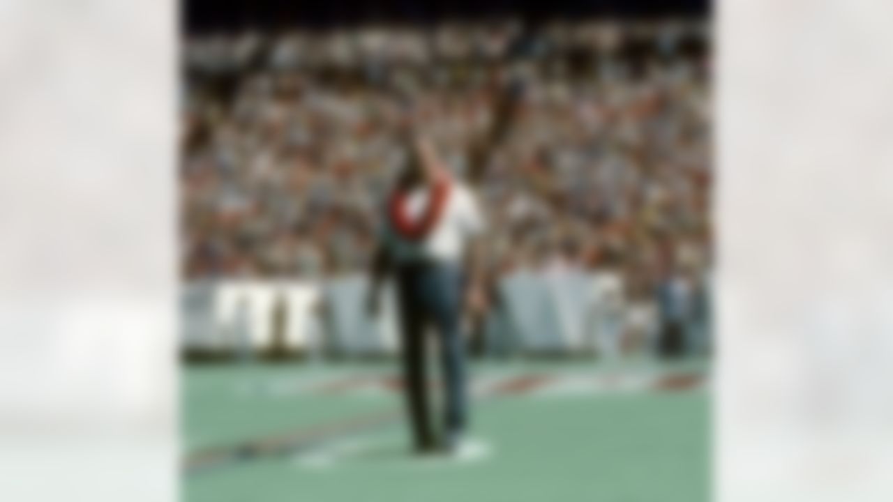 Pro Football Hall of Fame inductee Doug Atkins at the NFL Pro Bowl, a 16-13 AFC victory on January 31, 1982, at Aloha Stadium in Honolulu, Hawaii. (National Football League)
