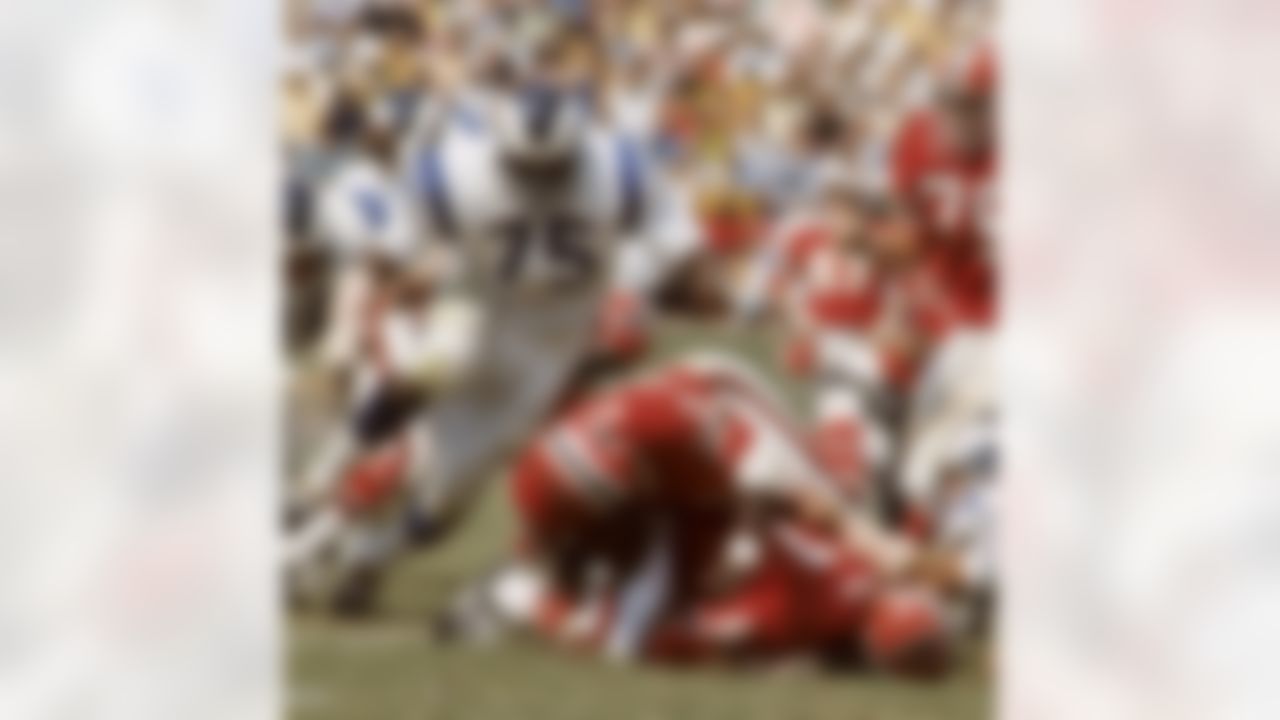 Los Angeles Rams Hall of Fame defensive end Deacon Jones (75) dodges the blockers during a 20-20 tie with the Atlanta Falcons on September 26, 1971 at Los Angeles Memorial Coliseum in Los Angeles, California. Atlanta Falcons vs Los Angeles Rams - September 26, 1971 (National Football League)
