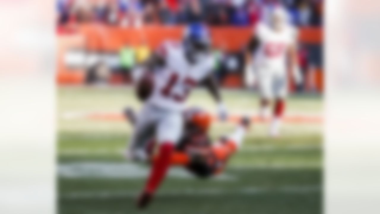 New York Giants wide receiver Odell Beckham (13) breaks away from Cleveland Browns cornerback Joe Haden (23) for a touchdown run in the first half of an NFL football game, Sunday, Nov. 27, 2016, in Cleveland. (AP Photo/Ron Schwane)