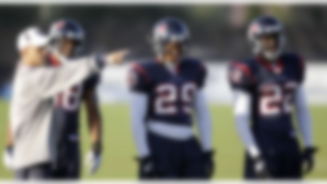 Houston Texans defensive backs coach David Gibbs, left, talks to cornerbacks Mark Parson (38), Glover Quin (29) and Sherrick McManis (22) during an NFL football training camp practice Sunday, Aug. 1, 2010, in Houston. (AP Photo/David J. Phillip)