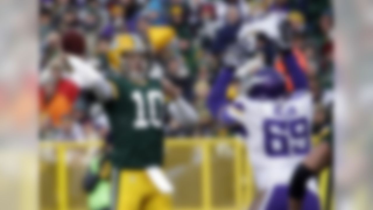 Green Bay Packers' Matt Flynn throws during the second half of an NFL football game against the Minnesota Vikings Sunday, Nov. 24, 2013, in Green Bay, Wis. (AP Photo/Morry Gash)