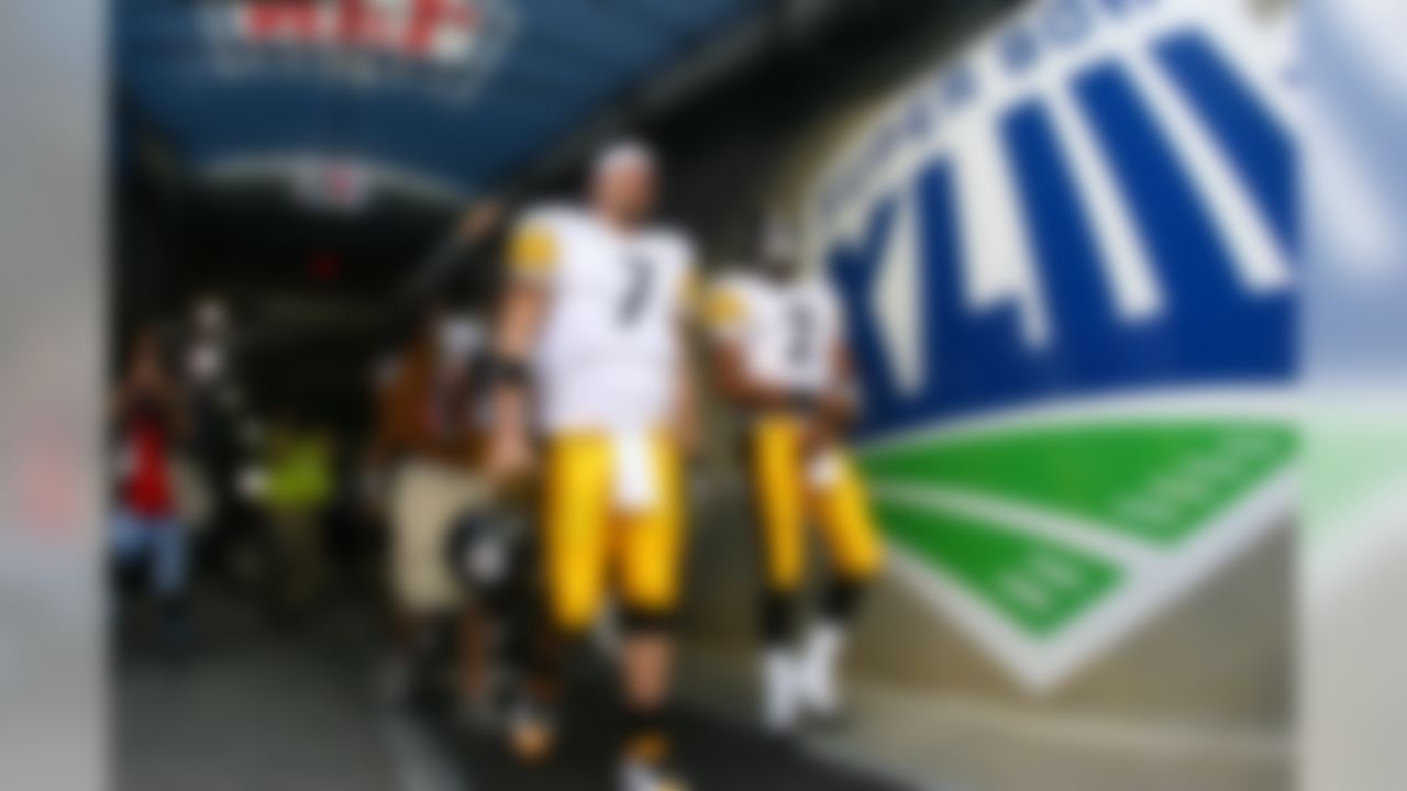 TAMPA , FL - FEBRUARY 1: Pittsburgh Steelers quarterback Ben Roethlisberger and Pittsburgh Steelers quarterback Dennis Dixon walk out onto the field before Super Bowl XLIII at Raymond James Stadium on February 1, 2009. (Photo by Ben Liebenberg/NFL.com)