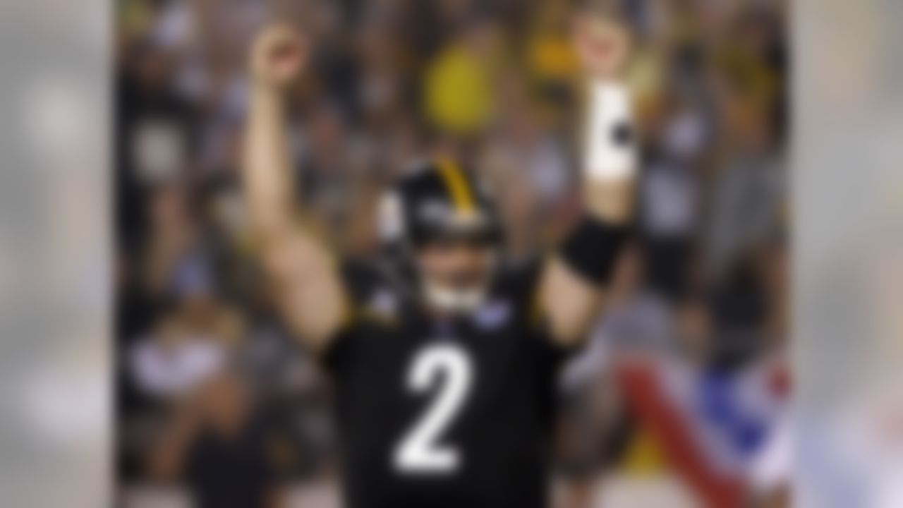 CANTON, OH - AUGUST 5:  Quarterback Brian St. Pierre #2 of the Pittsburgh Steelers celebrates a touchdown during the AFC-NFC Pro Football Hall of Fame Game against the New Orleans Saints at Fawcett Stadium August 5, 2007 in Canton, Ohio.  (Photo by Al Messerschmidt/Getty Images)