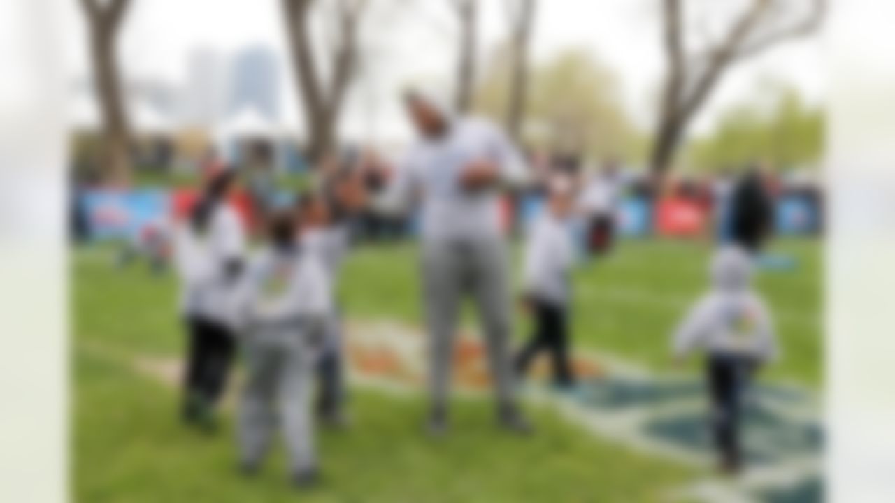 Notre Dame offensive tackle Ronnie Stanley participates in an NFL Play 60 event at Grant Park on Wednesday, April 27, 2016 in Chicago. (Ben Liebenberg/NFL)