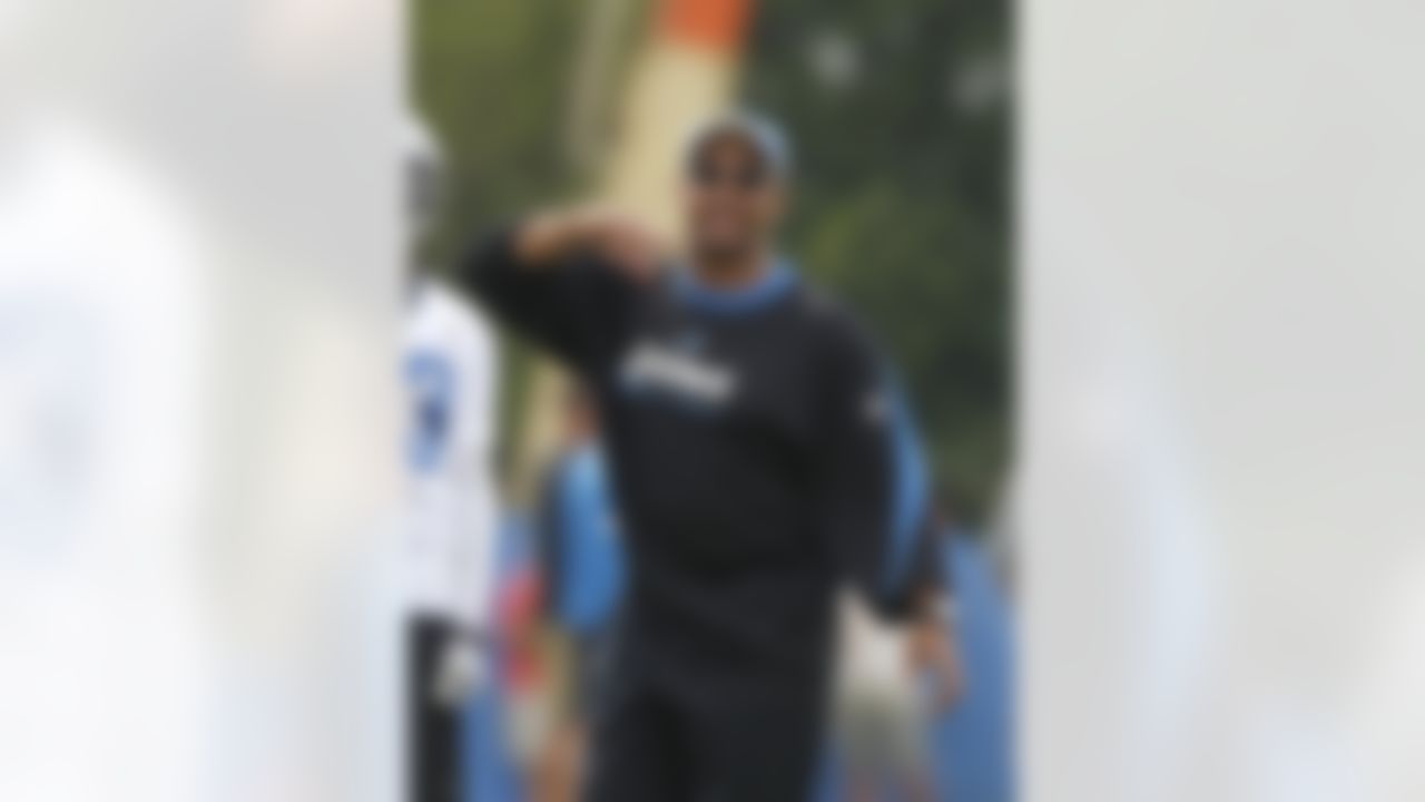 Detroit Lions secondary coach Tim Walton directs at the team's NFL football training facility in Allen Park, Mich., Monday, Aug. 2, 2010. (AP Photo/Carlos Osorio)