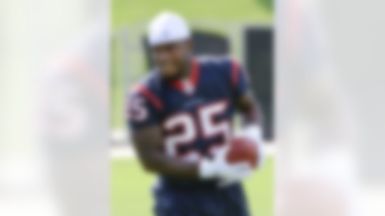 Houston Texans rookie corner back Kareem Jackson runs through a drill during an NFL football mini camp, Wednesday, May 19, 2010, in Houston. Jackson was the Texans first pick in the 2010 NFL draft. (AP Photo/Dave Einsel)