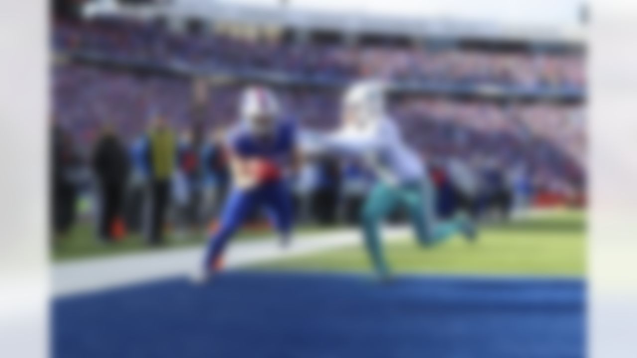 Buffalo Bills tight end Dawson Knox (88) makes a catch in the end zone during an NFL Super Wild Card Weekend playoff game against the Miami Dolphins on Sunday, January 15, 2023 in Orchard Park, New York.