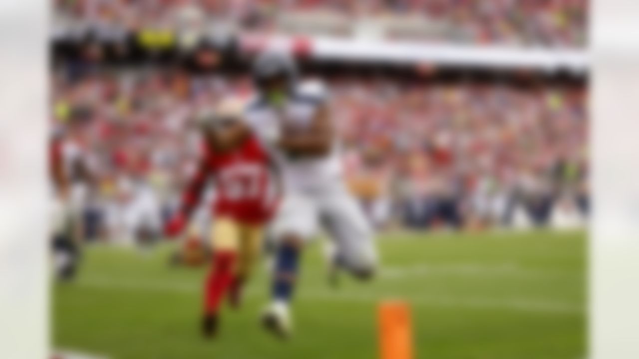 Seattle Seahawks running back Kenneth Walker III (9) runs for a touchdown during an NFL Super Wild Card Weekend playoff game against the San Francisco 49ers on Saturday, January 14, 2023 in Santa Clara, California.