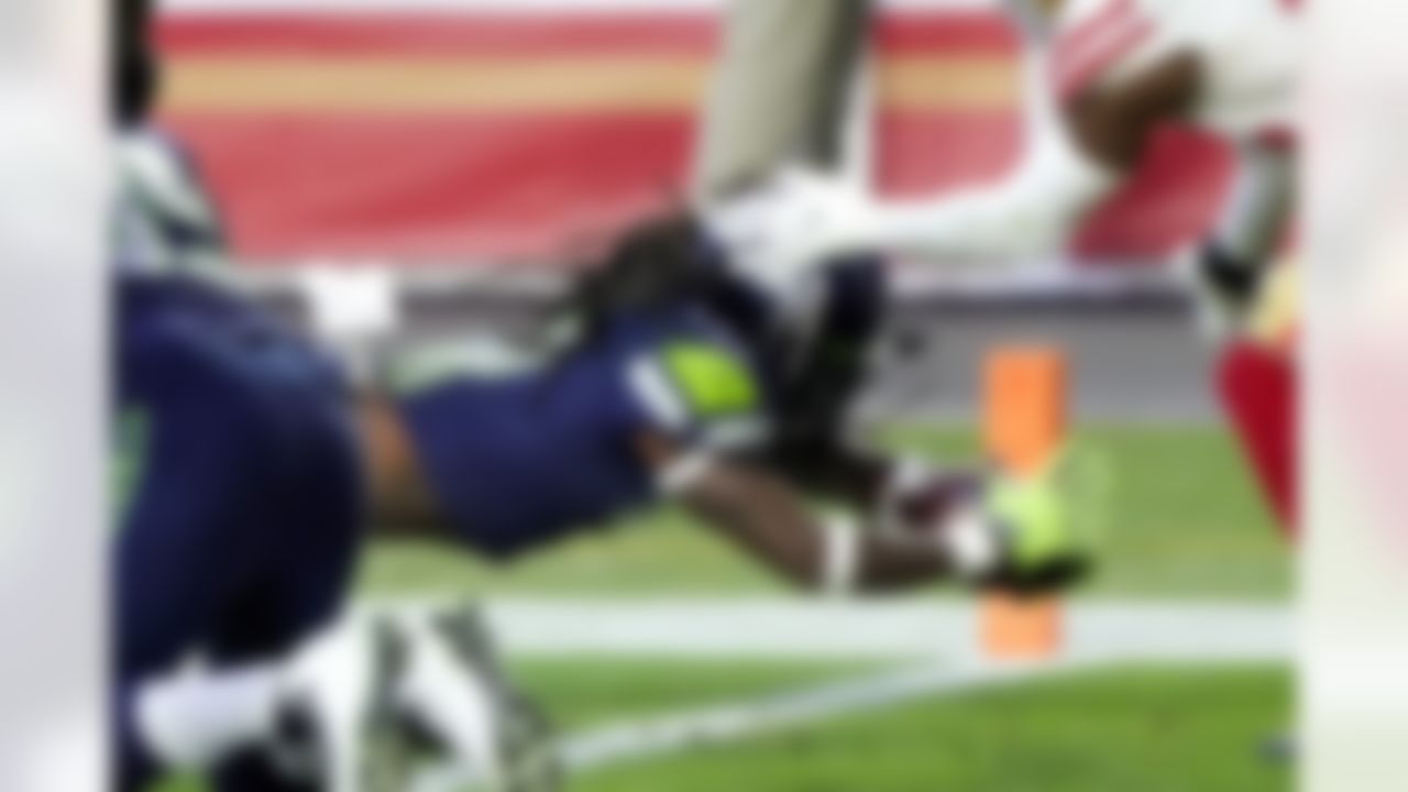 Seattle Seahawks running back Alex Collins scores a touchdown against the San Francisco 49ers during the second half of an NFL football game, Sunday, Jan. 3, 2021, in Glendale, Ariz.