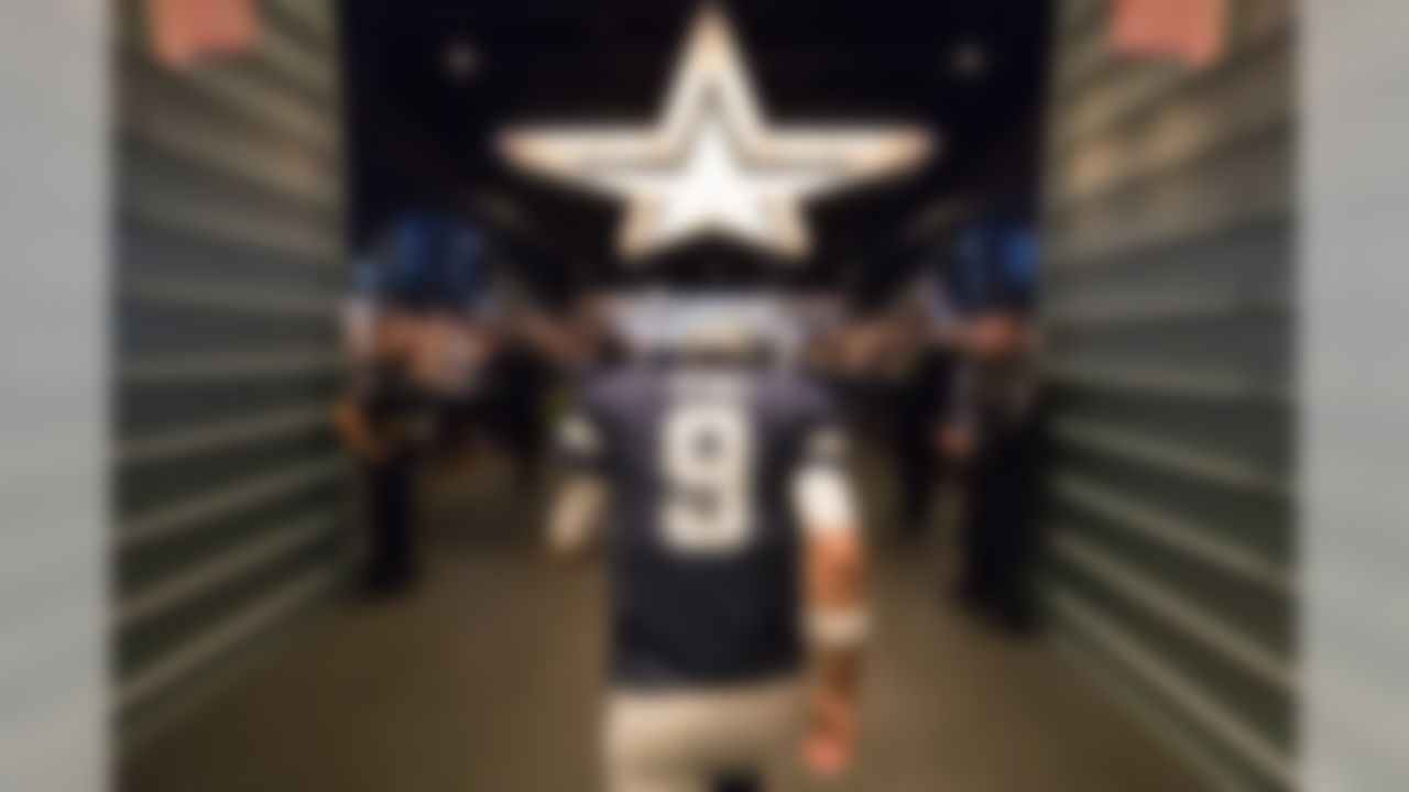 Dallas Cowboys quarterback Tony Romo (9) before an NFL regular season game against the Washington Redskins on Thursday, Nov. 24, 2016 in Arlington, TX. The Cowboys won, 31-26. (Ric Tapia via AP)